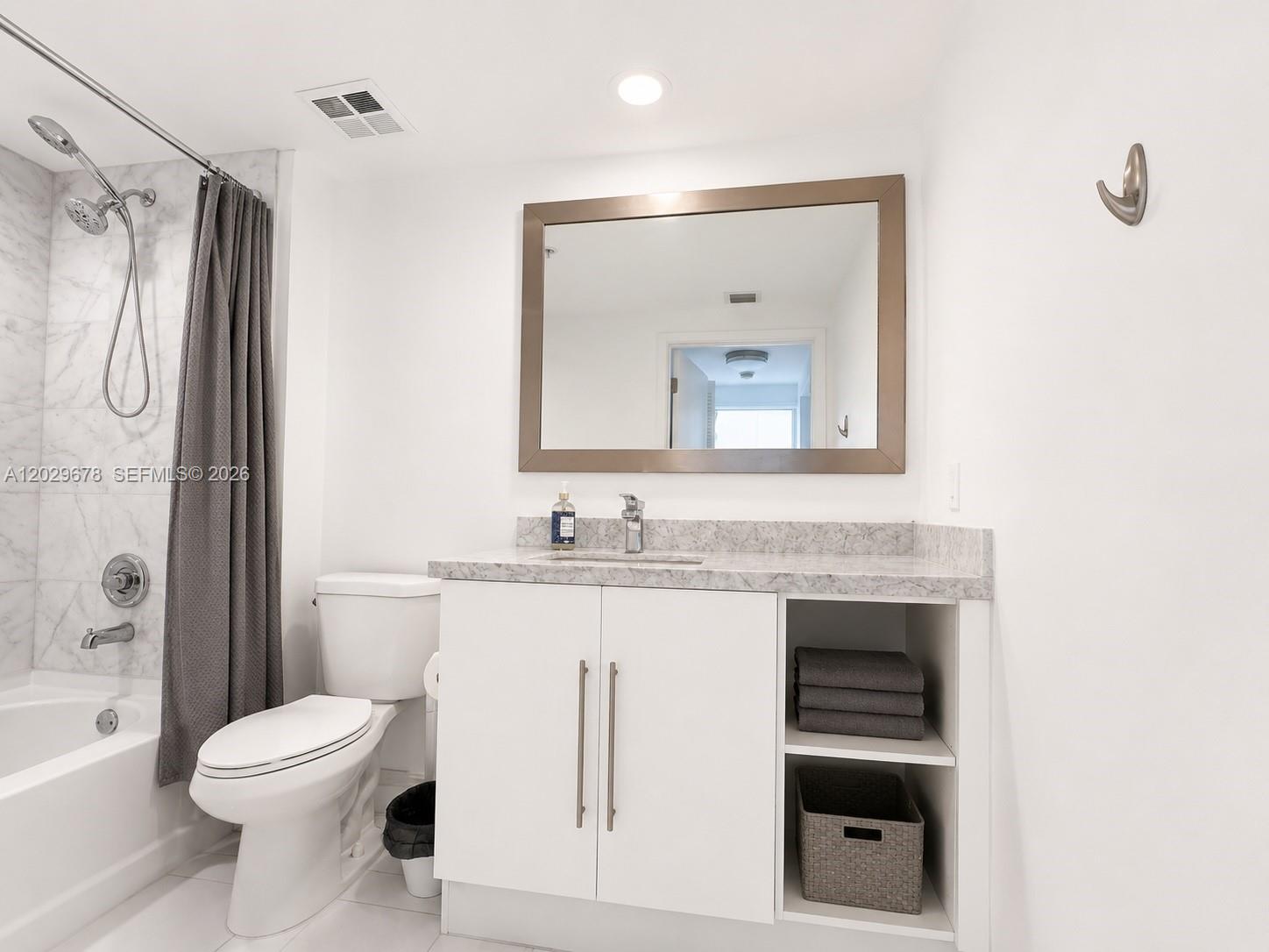 325 S Biscayne Blvd #717, Miami FL 33131