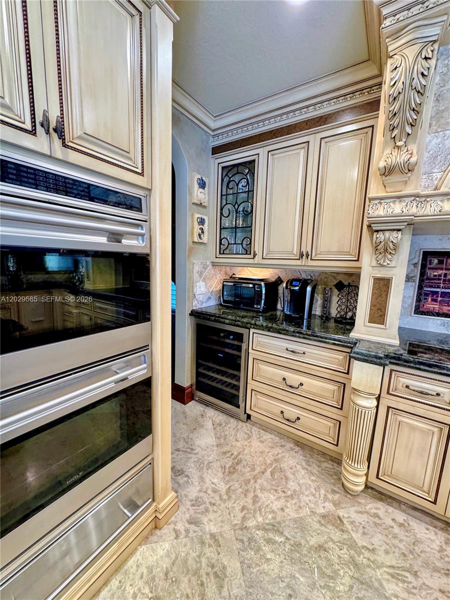 10445 Canterbury Ct, Davie FL 33328