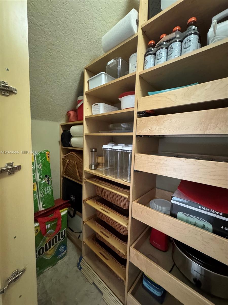 10445 Canterbury Ct, Davie FL 33328