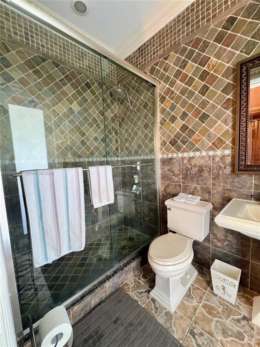 10445 Canterbury Ct, Davie FL 33328