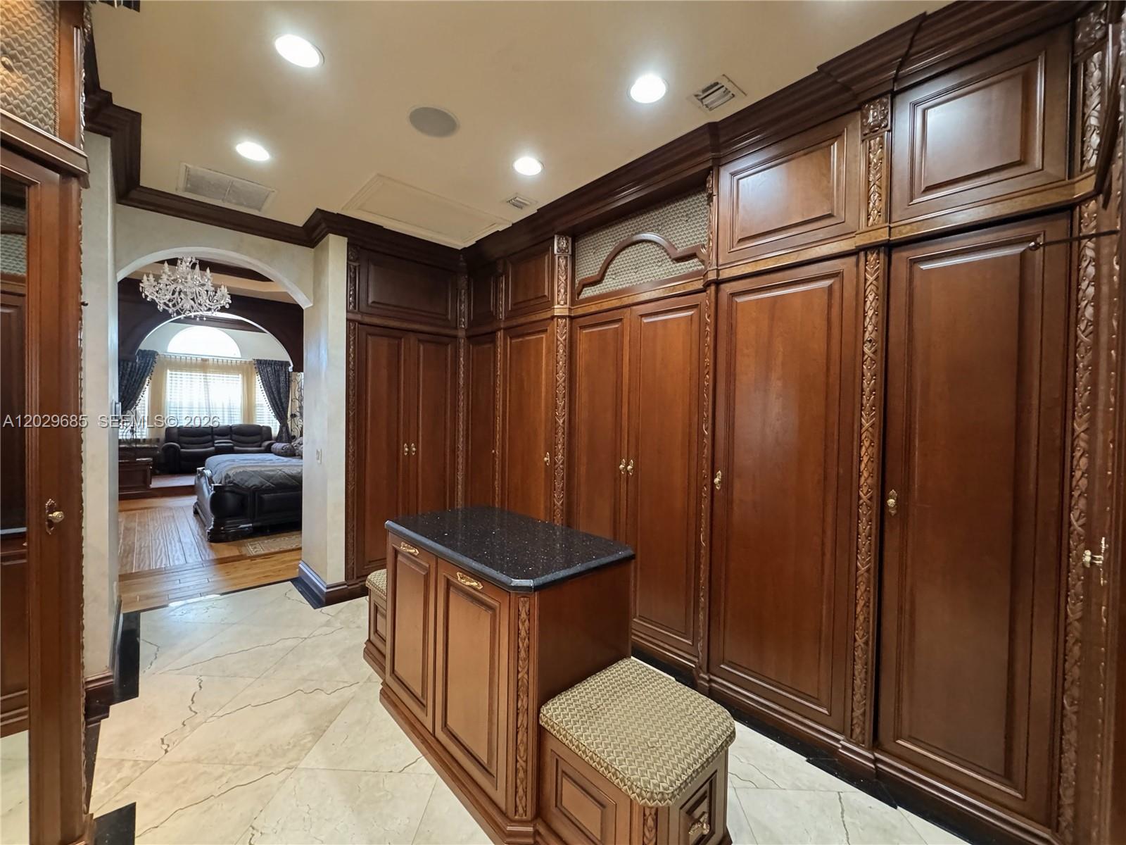 10445 Canterbury Ct, Davie FL 33328