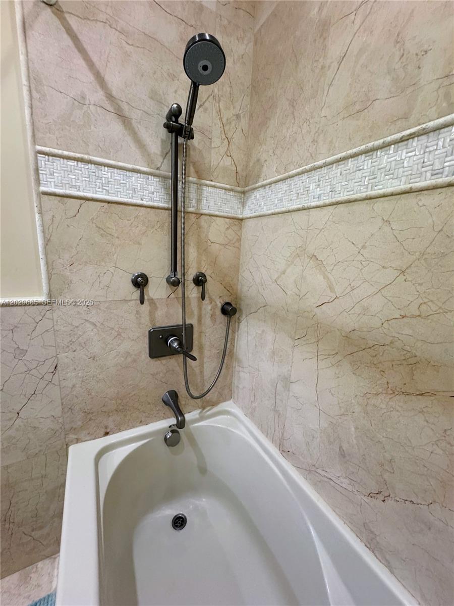 10445 Canterbury Ct, Davie FL 33328