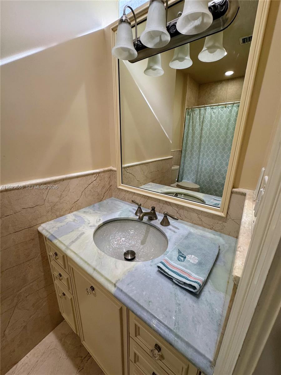 10445 Canterbury Ct, Davie FL 33328