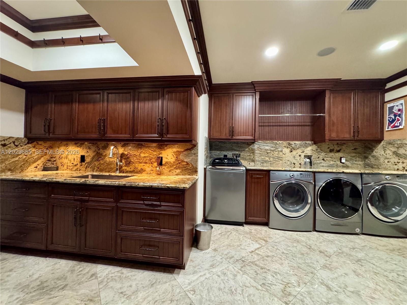 10445 Canterbury Ct, Davie FL 33328