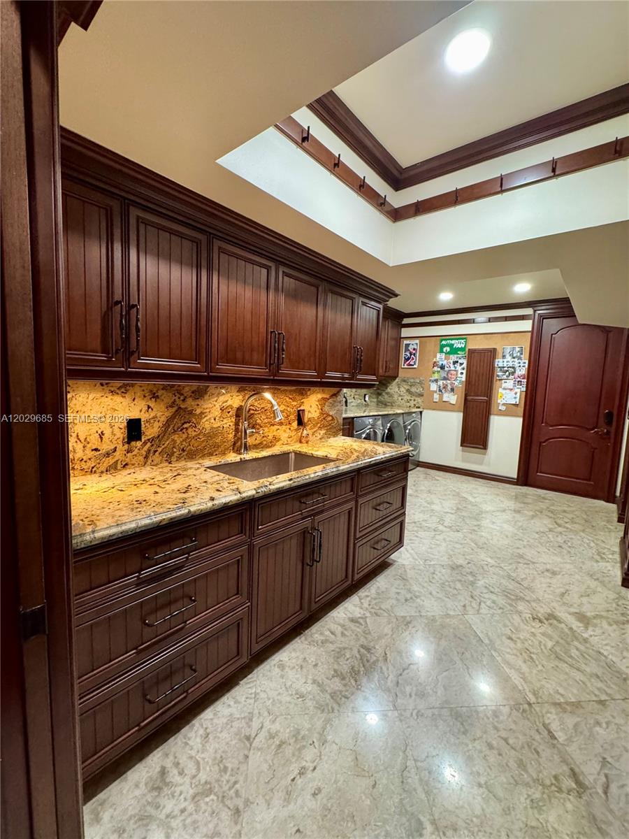 10445 Canterbury Ct, Davie FL 33328