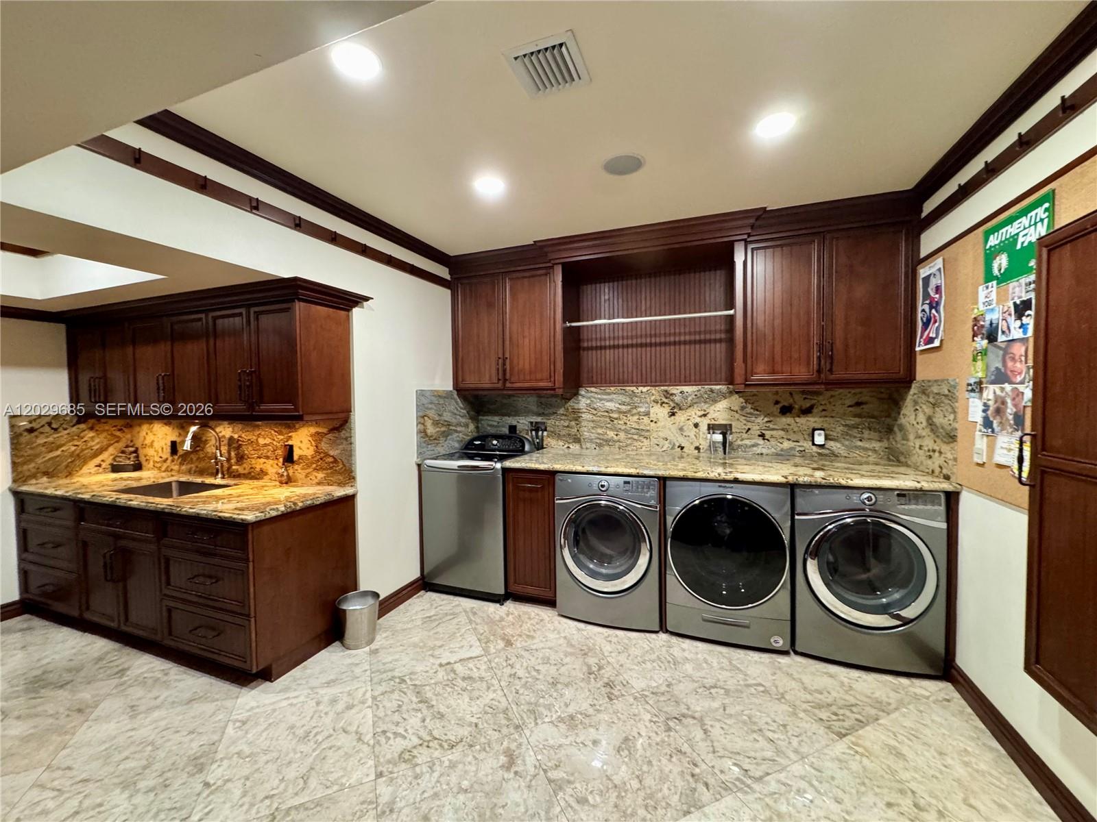 10445 Canterbury Ct, Davie FL 33328