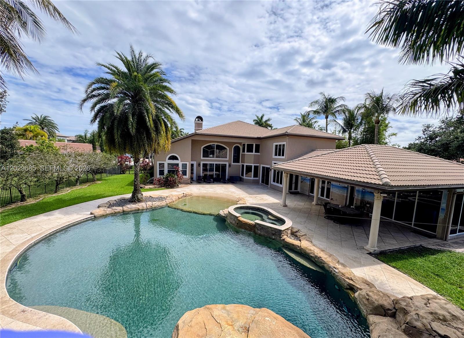10445 Canterbury Ct, Davie FL 33328