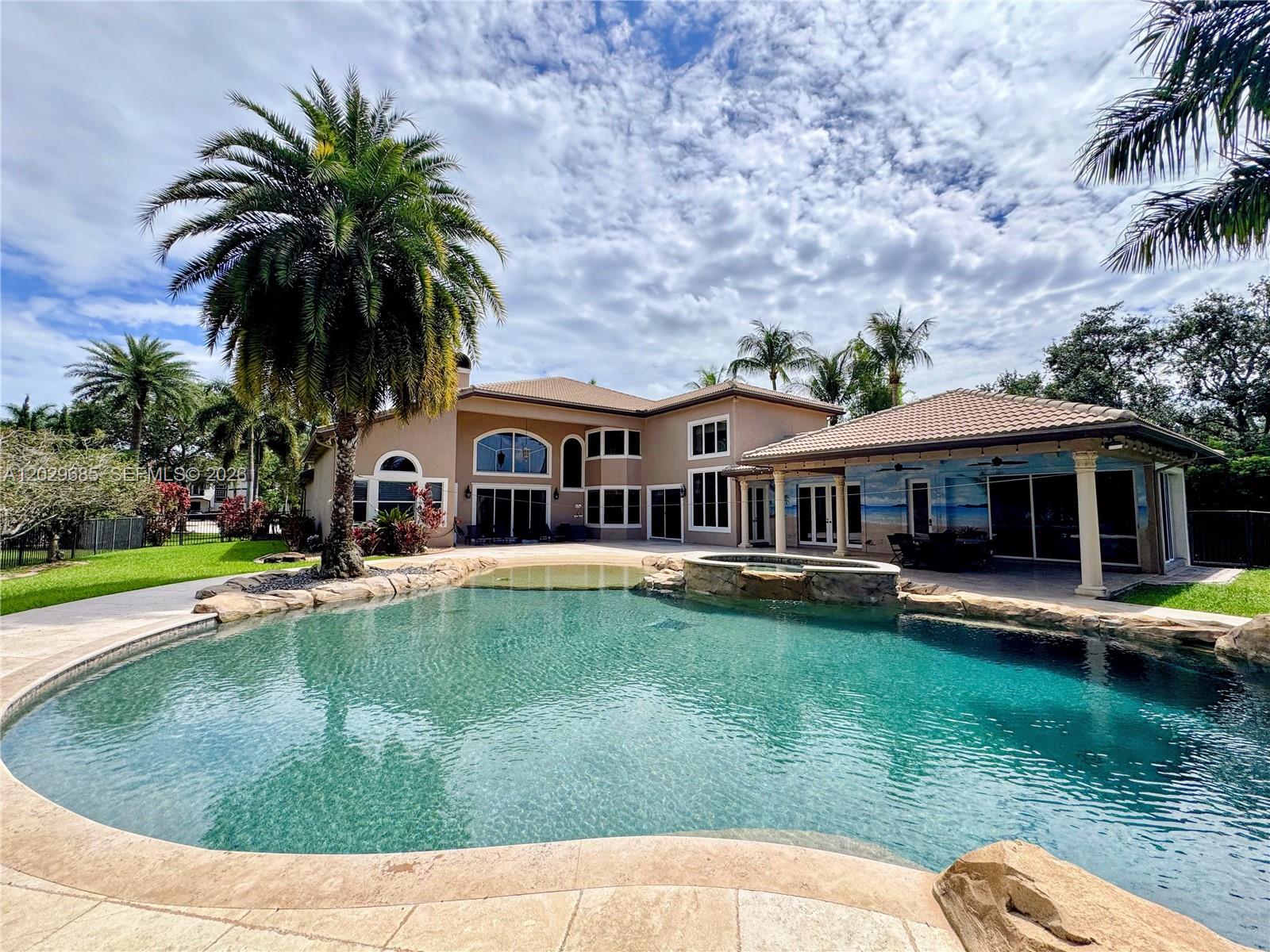 10445 Canterbury Ct, Davie FL 33328