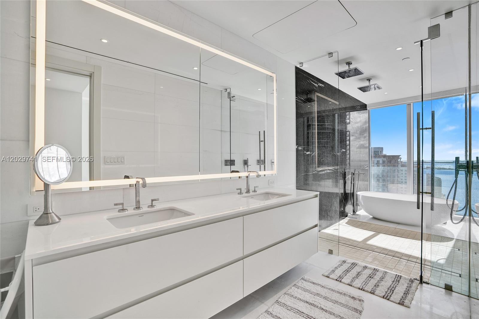 300 Biscayne Boulevard Way #3304C, Miami FL 33131