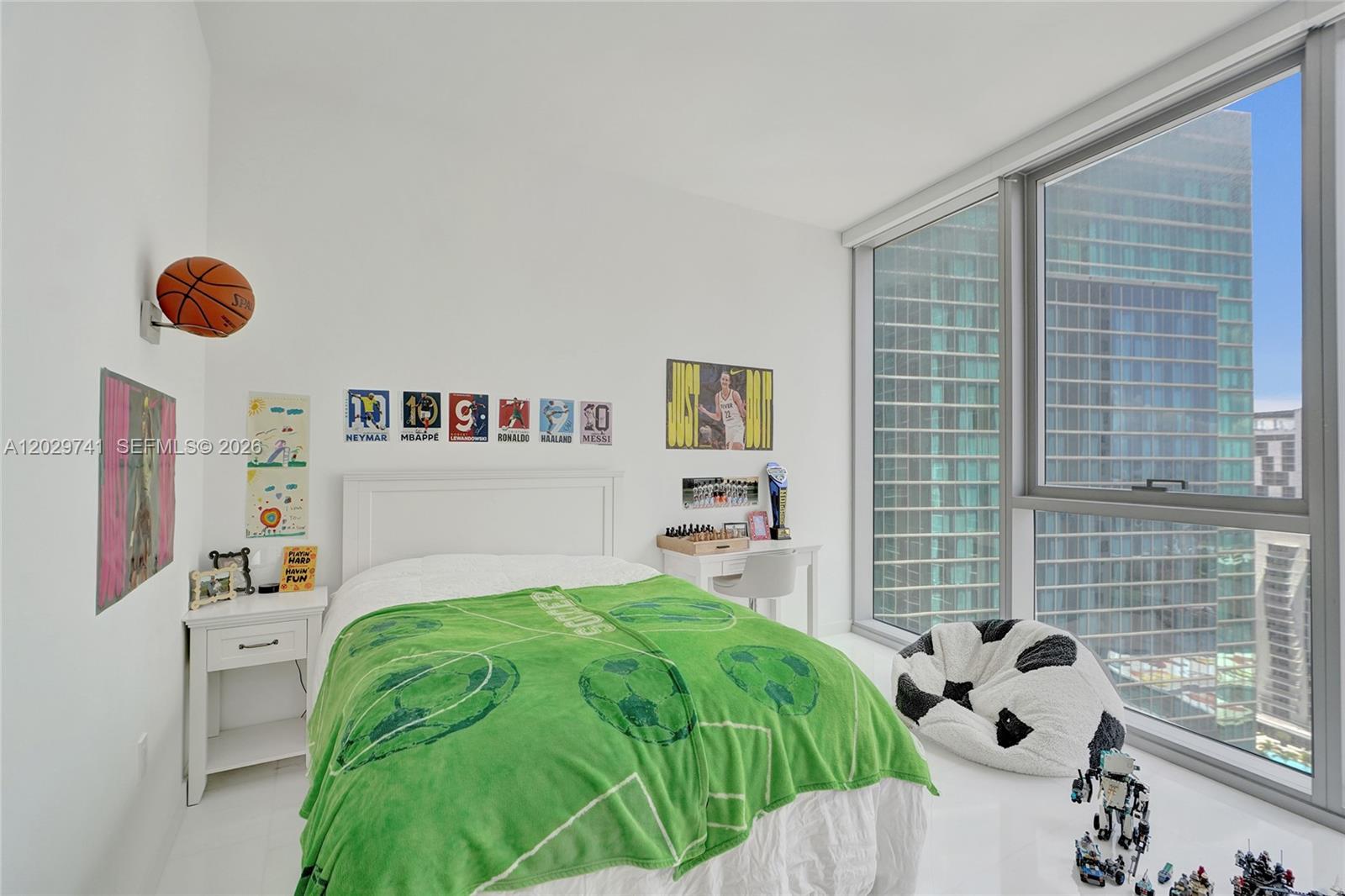 300 Biscayne Boulevard Way #3304C, Miami FL 33131