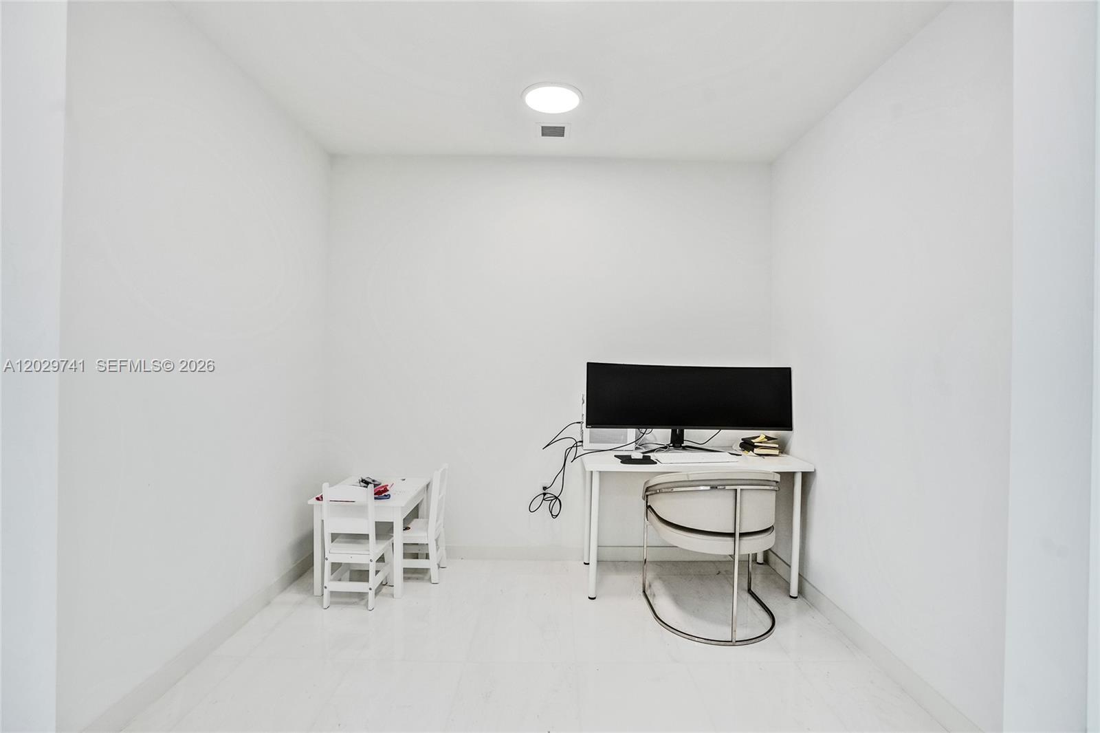 300 Biscayne Boulevard Way #3304C, Miami FL 33131