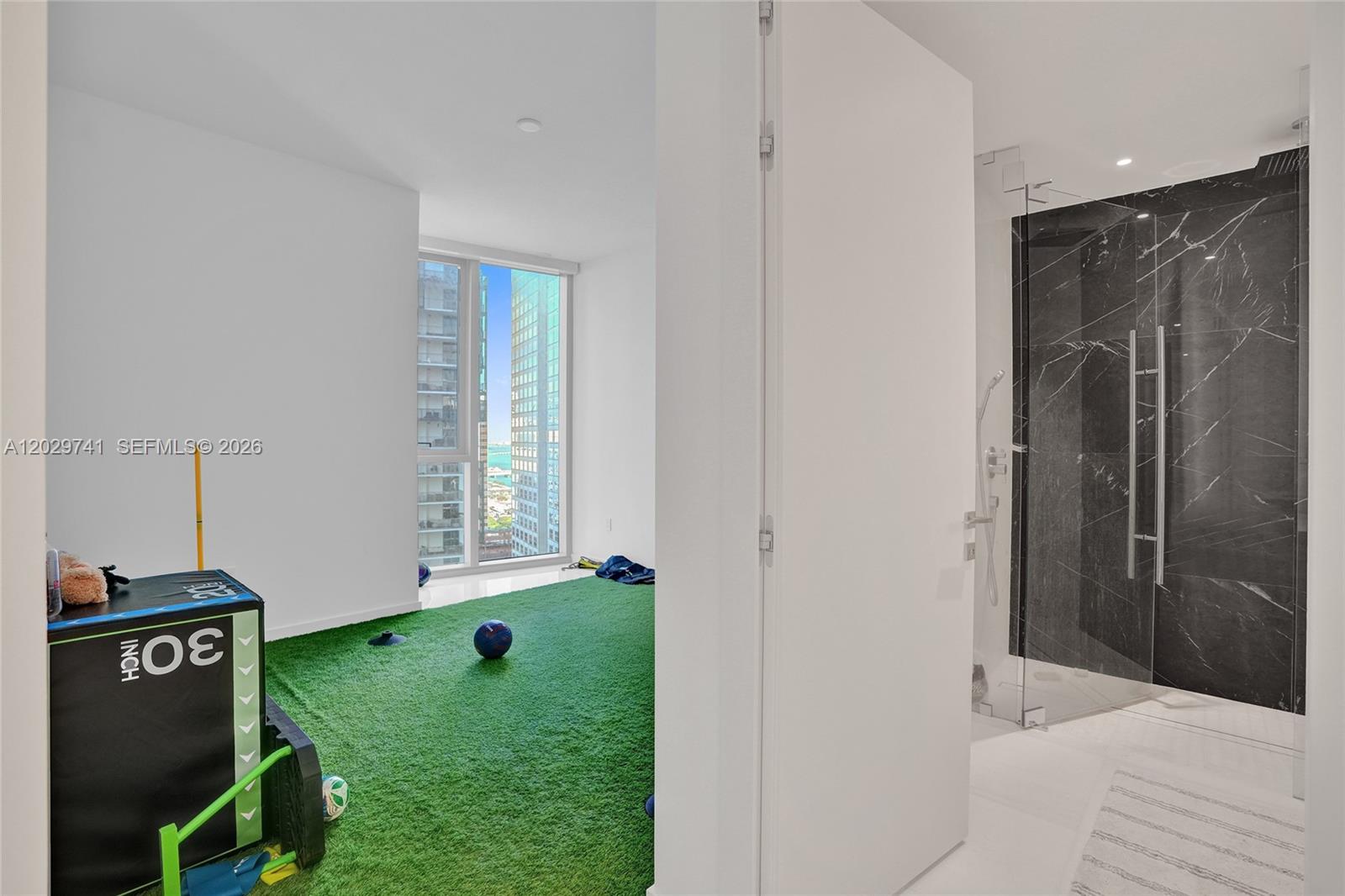 300 Biscayne Boulevard Way #3304C, Miami FL 33131