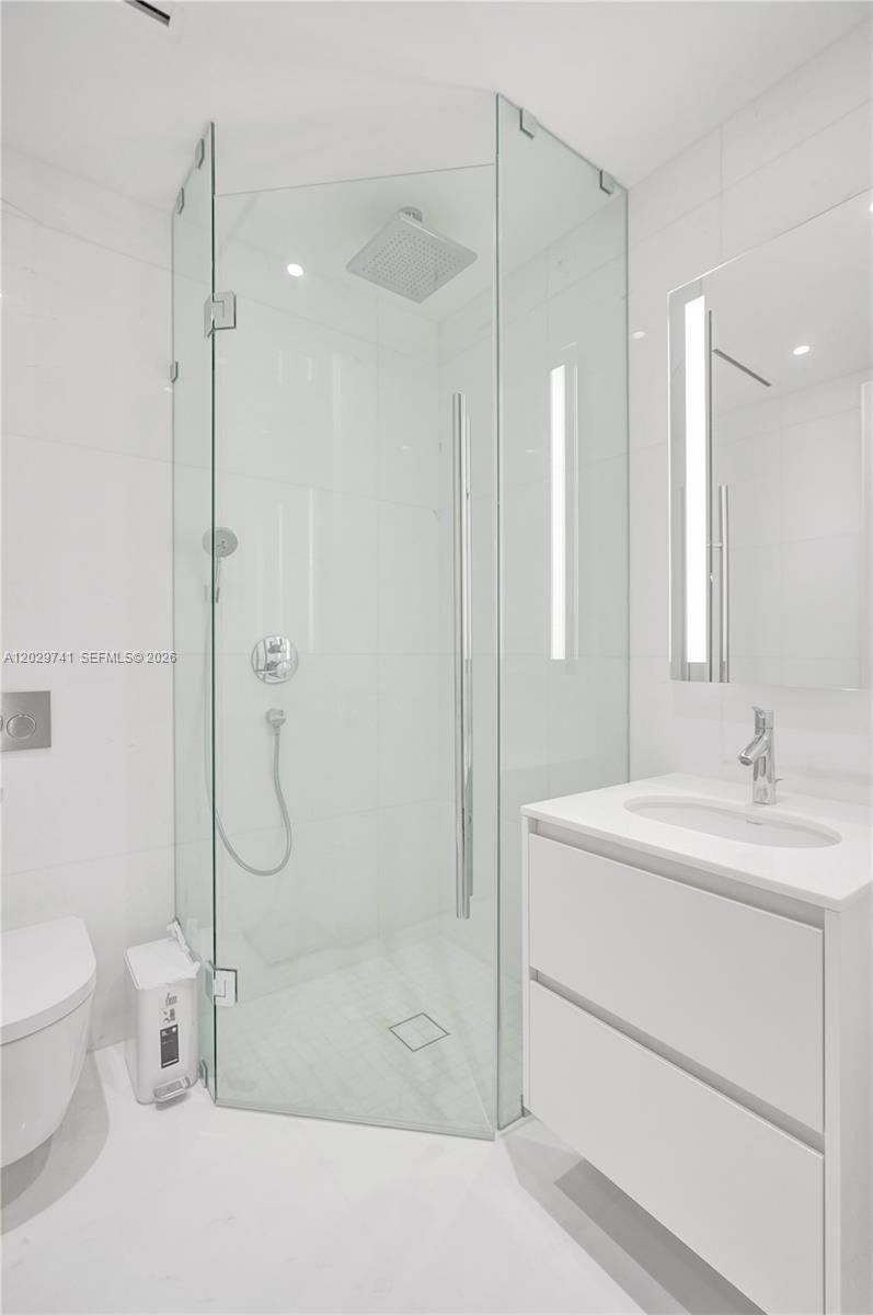 300 Biscayne Boulevard Way #3304C, Miami FL 33131
