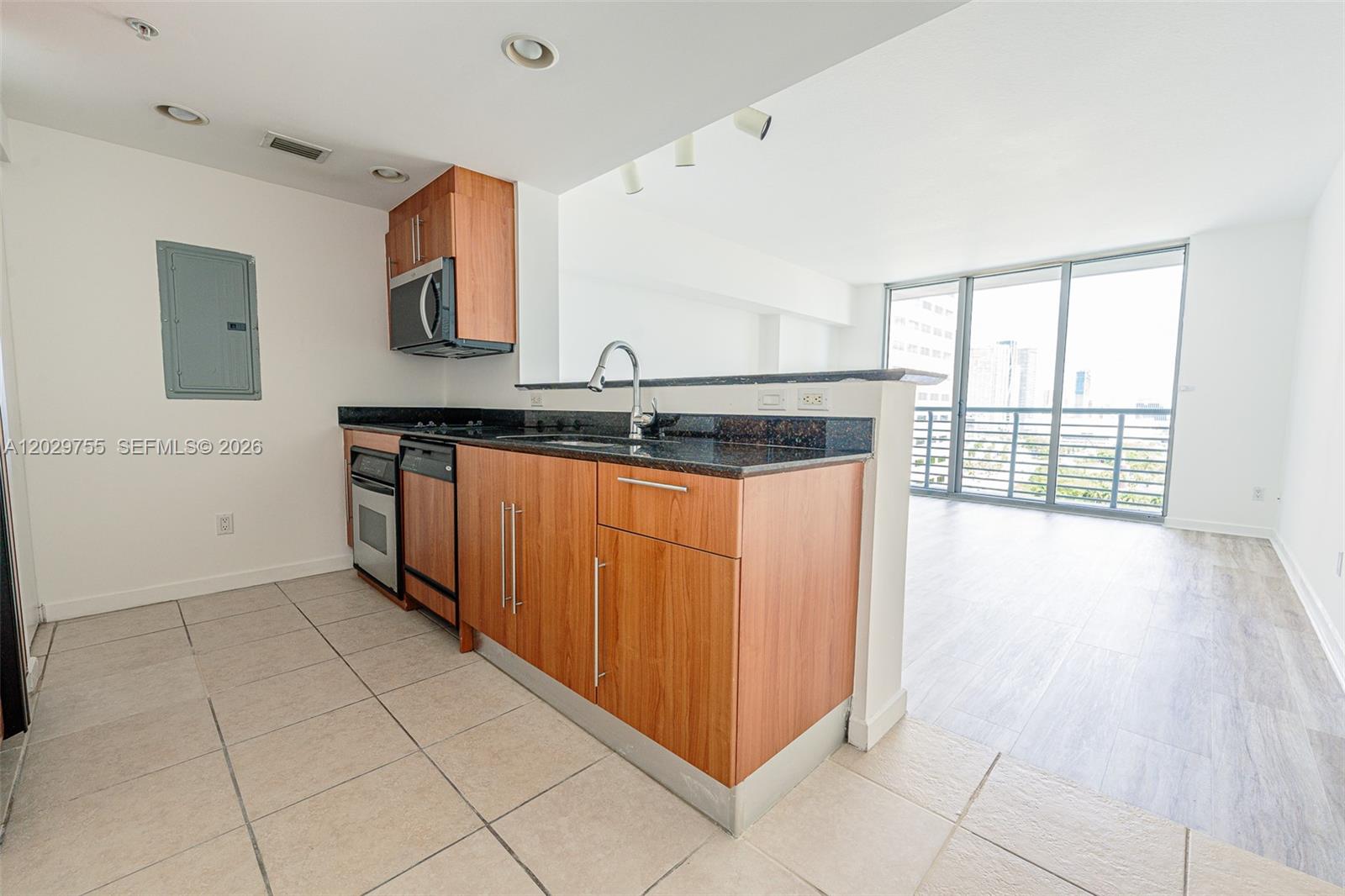 325 S Biscayne Blvd #2020, Miami FL 33131