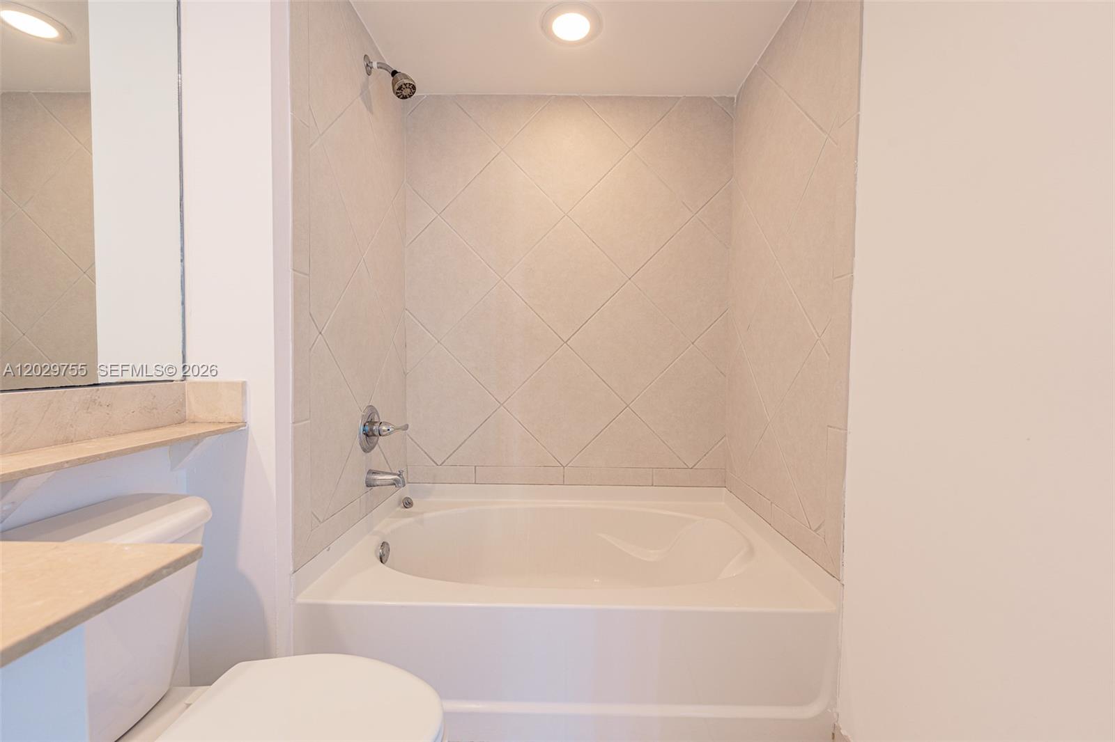 325 S Biscayne Blvd #2020, Miami FL 33131