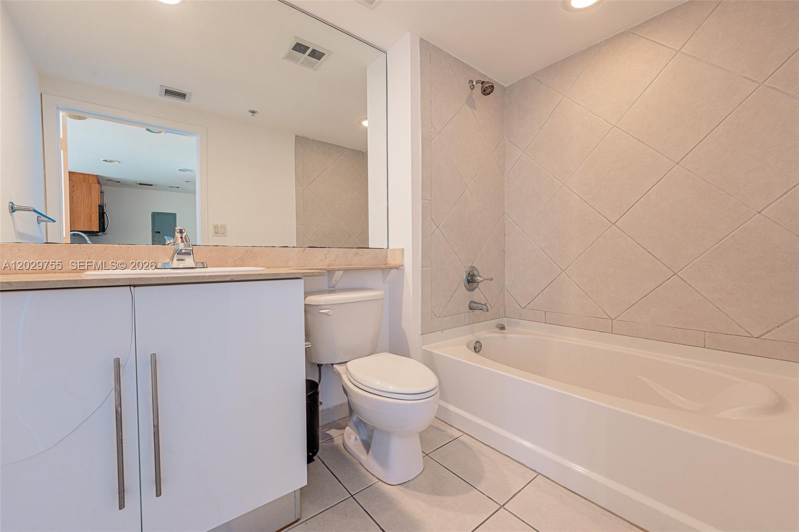 325 S Biscayne Blvd #2020, Miami FL 33131
