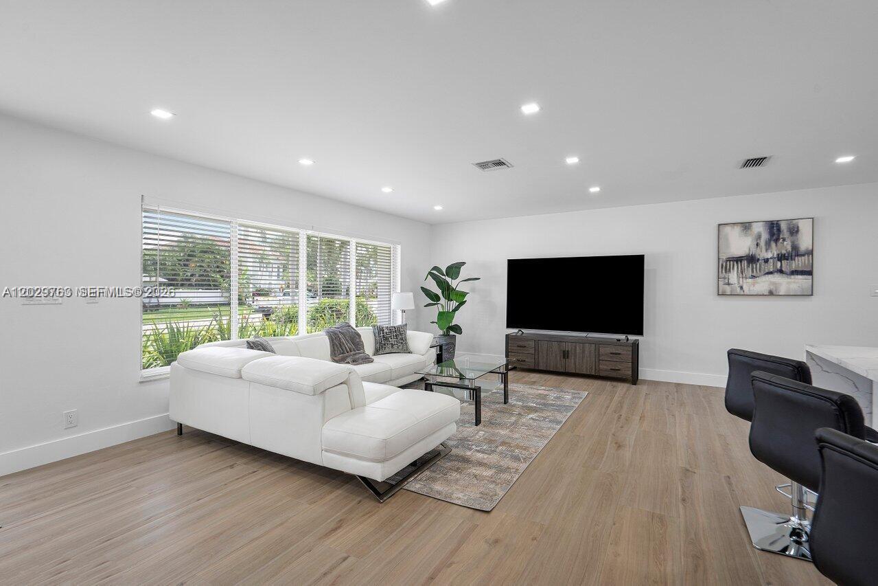 6991 NE 7th Ave #0, Boca Raton FL 33487