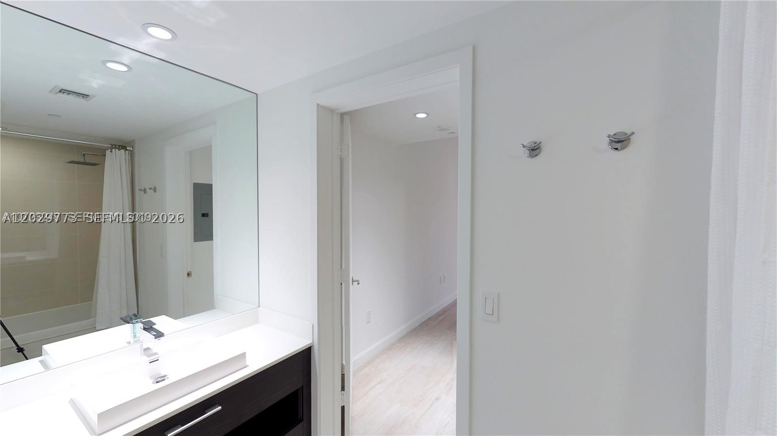 55 SW 9th St #3409, Miami FL 33130