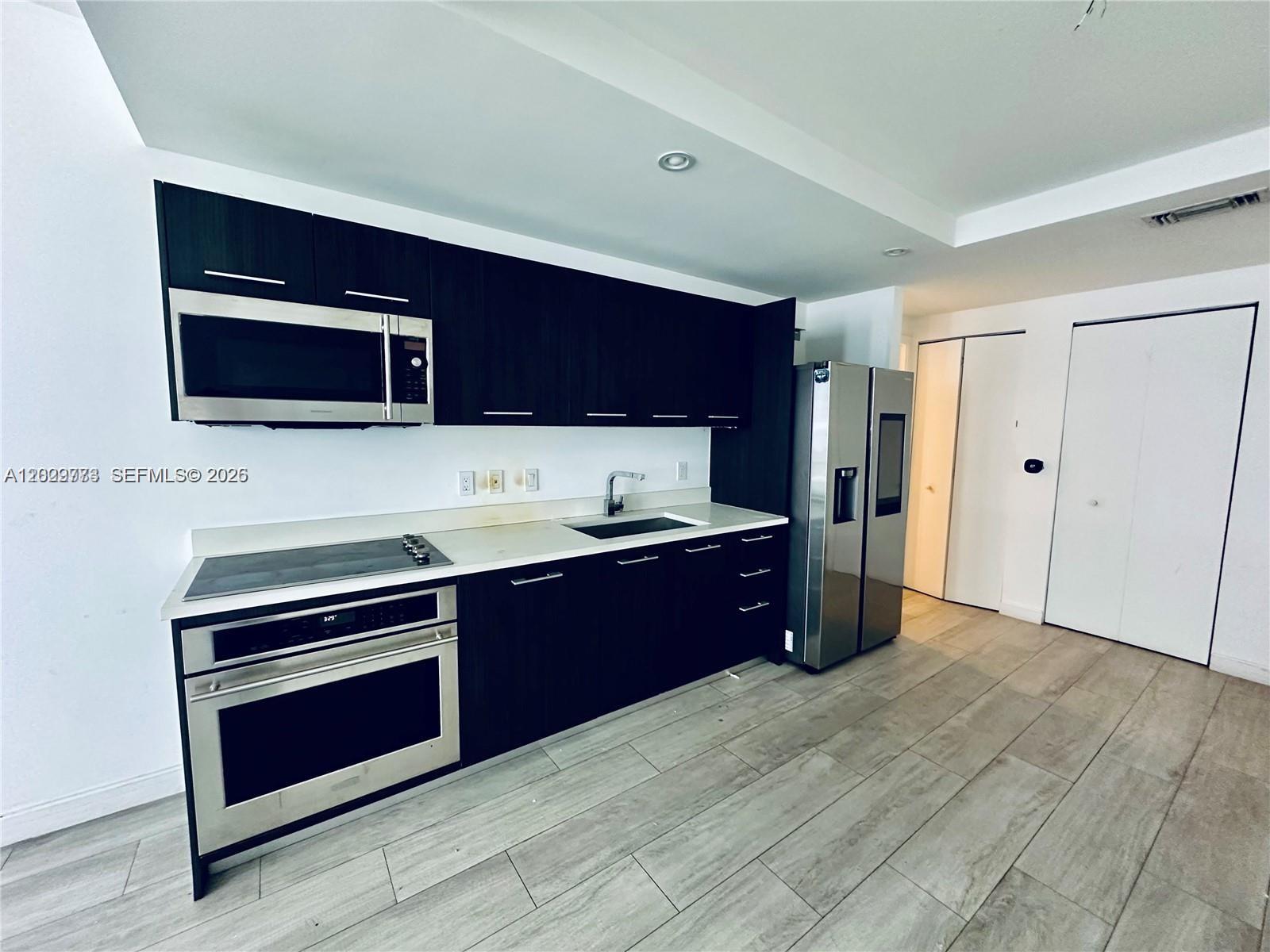 55 SW 9th St #3409, Miami FL 33130