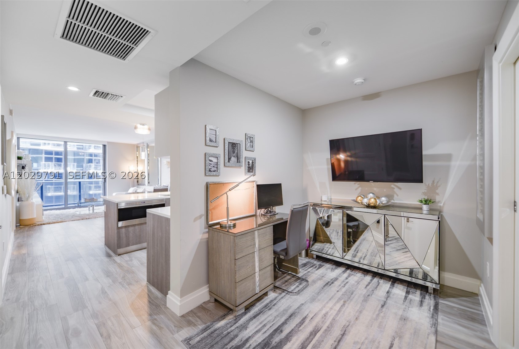801 S Miami Ave #3706, Miami FL 33130