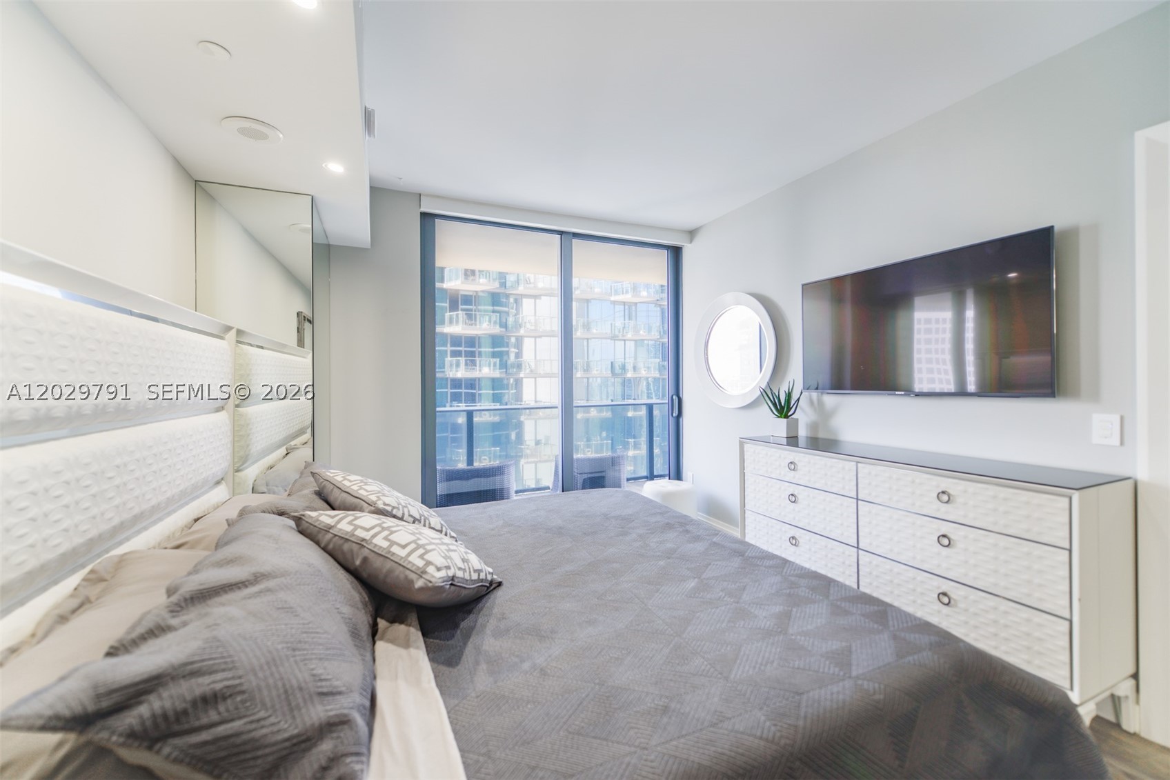 801 S Miami Ave #3706, Miami FL 33130