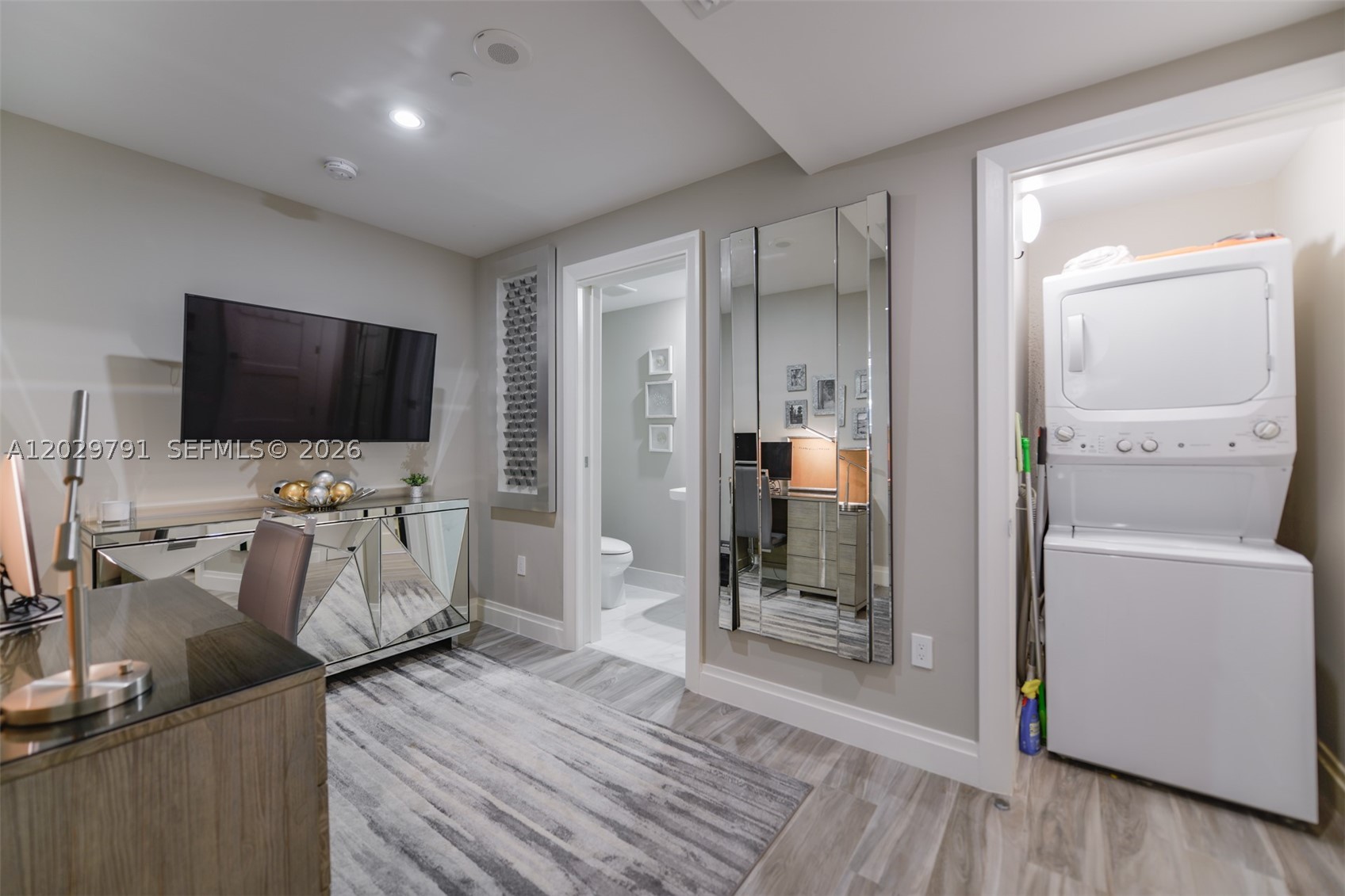801 S Miami Ave #3706, Miami FL 33130