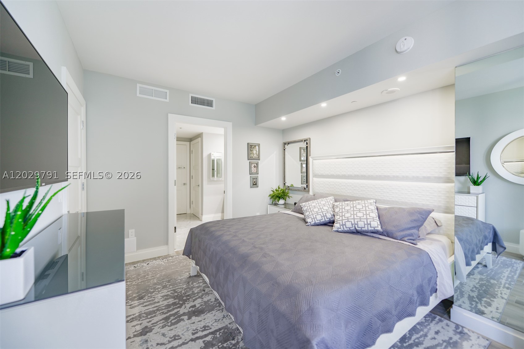 801 S Miami Ave #3706, Miami FL 33130
