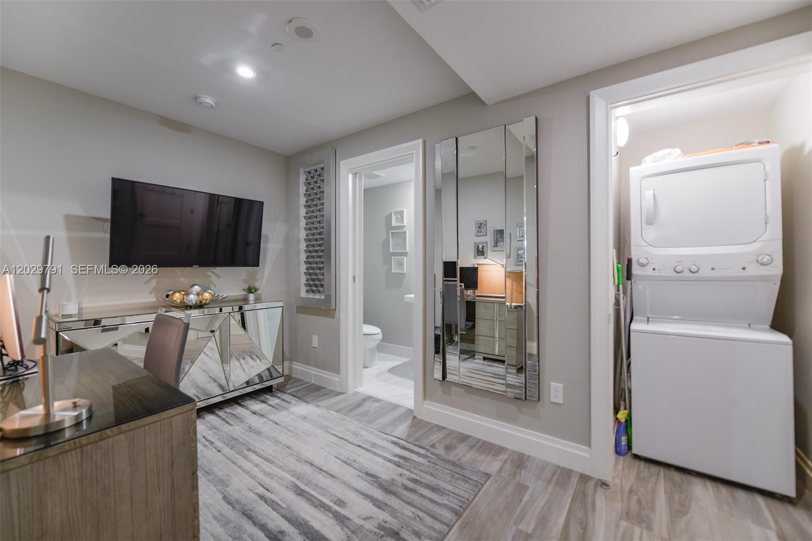 801 S Miami Ave #3706, Miami FL 33130