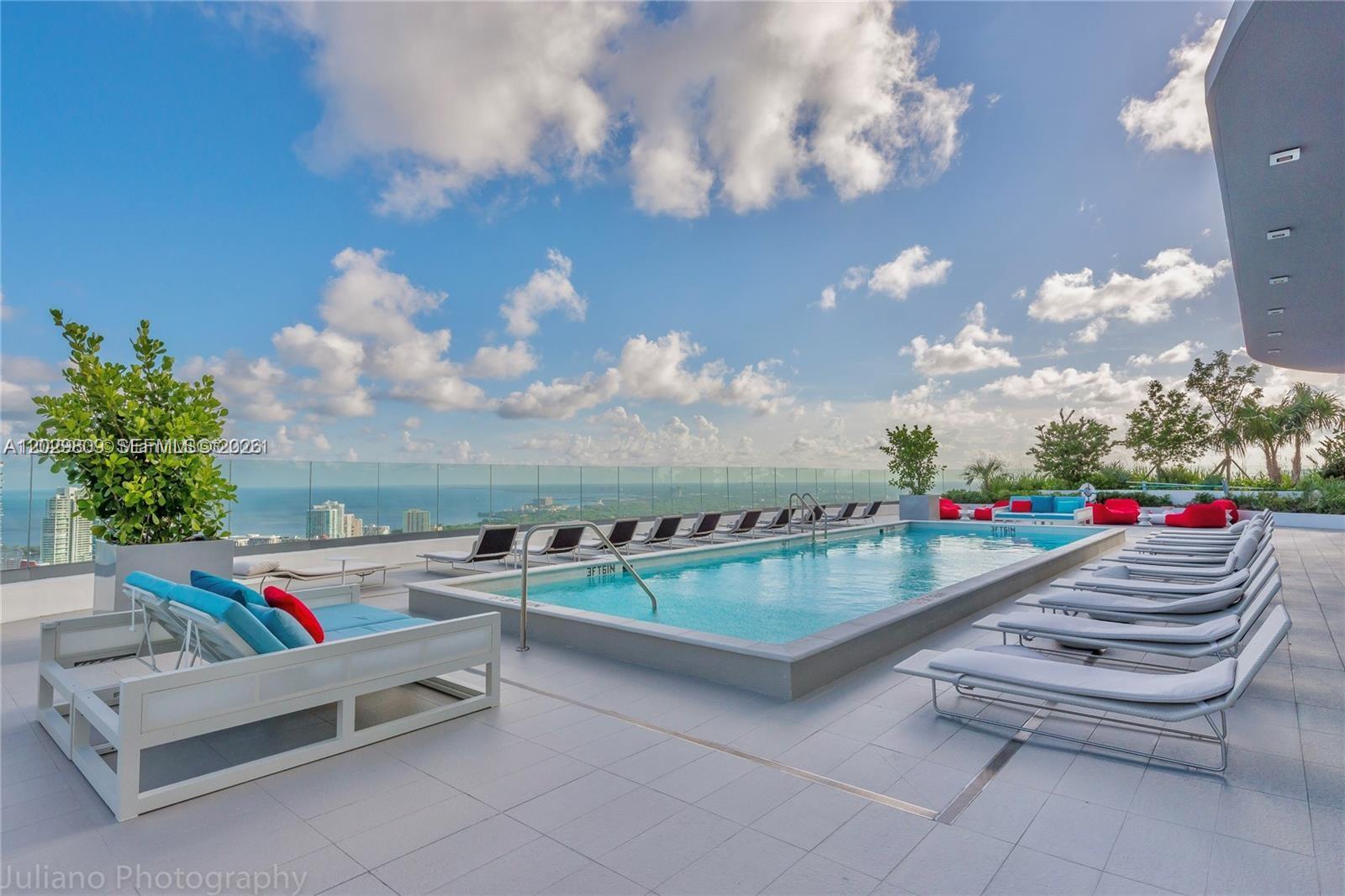 45 SW 9th St #4204, Miami FL 33130