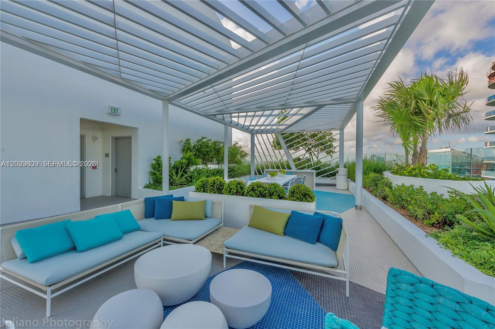 45 SW 9th St #4204, Miami FL 33130
