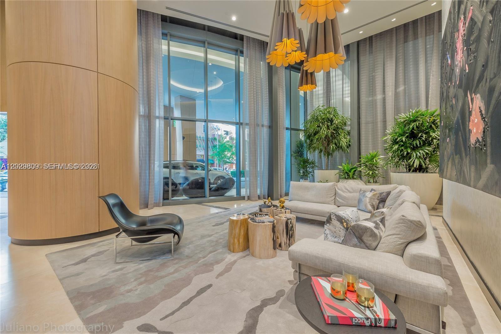 45 SW 9th St #4204, Miami FL 33130