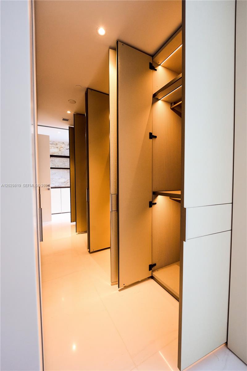 300 E Biscayne Blvd Way #5101, Miami FL 33131