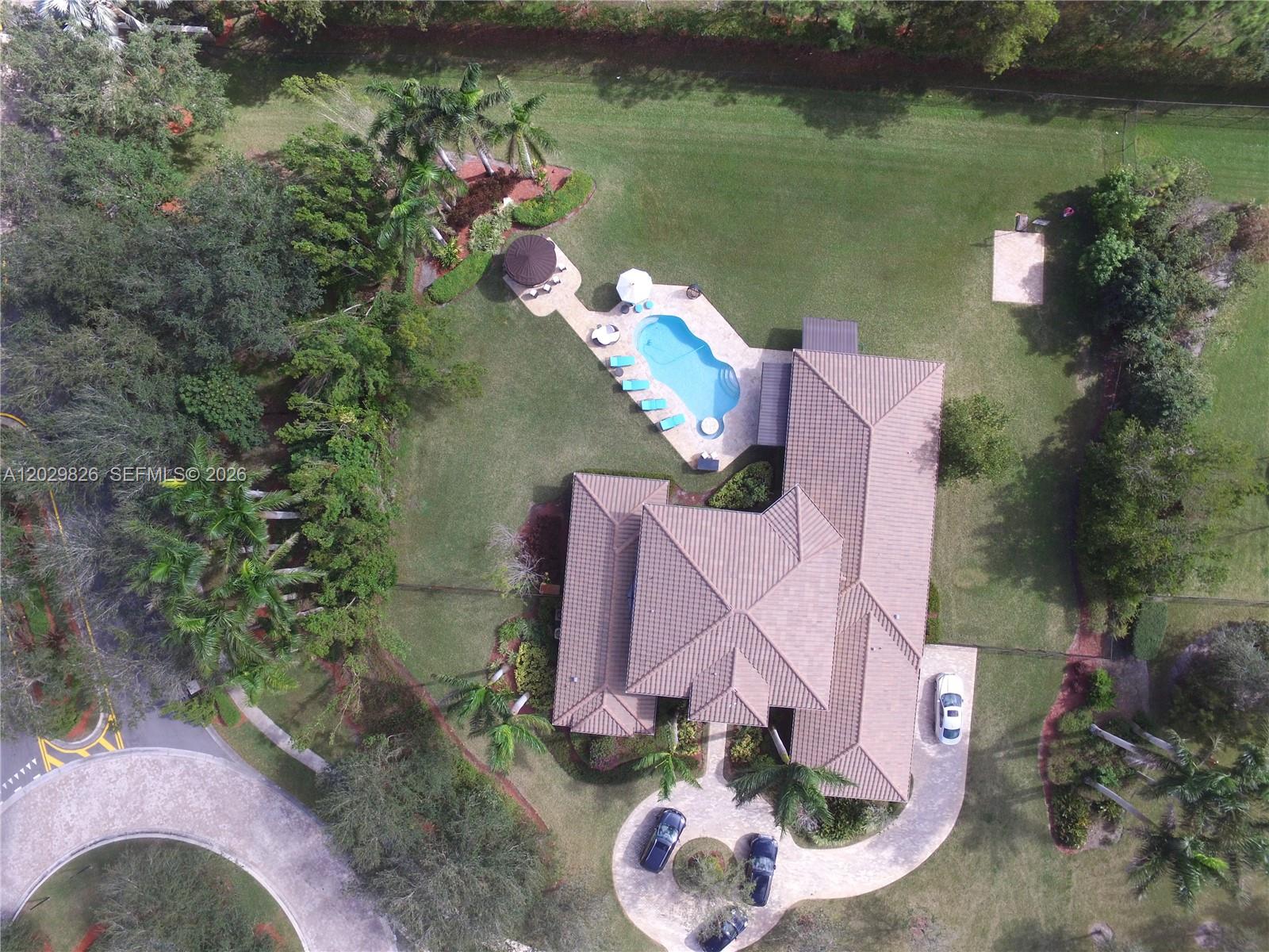 2750 E Jockey Cir E, Davie FL 33330