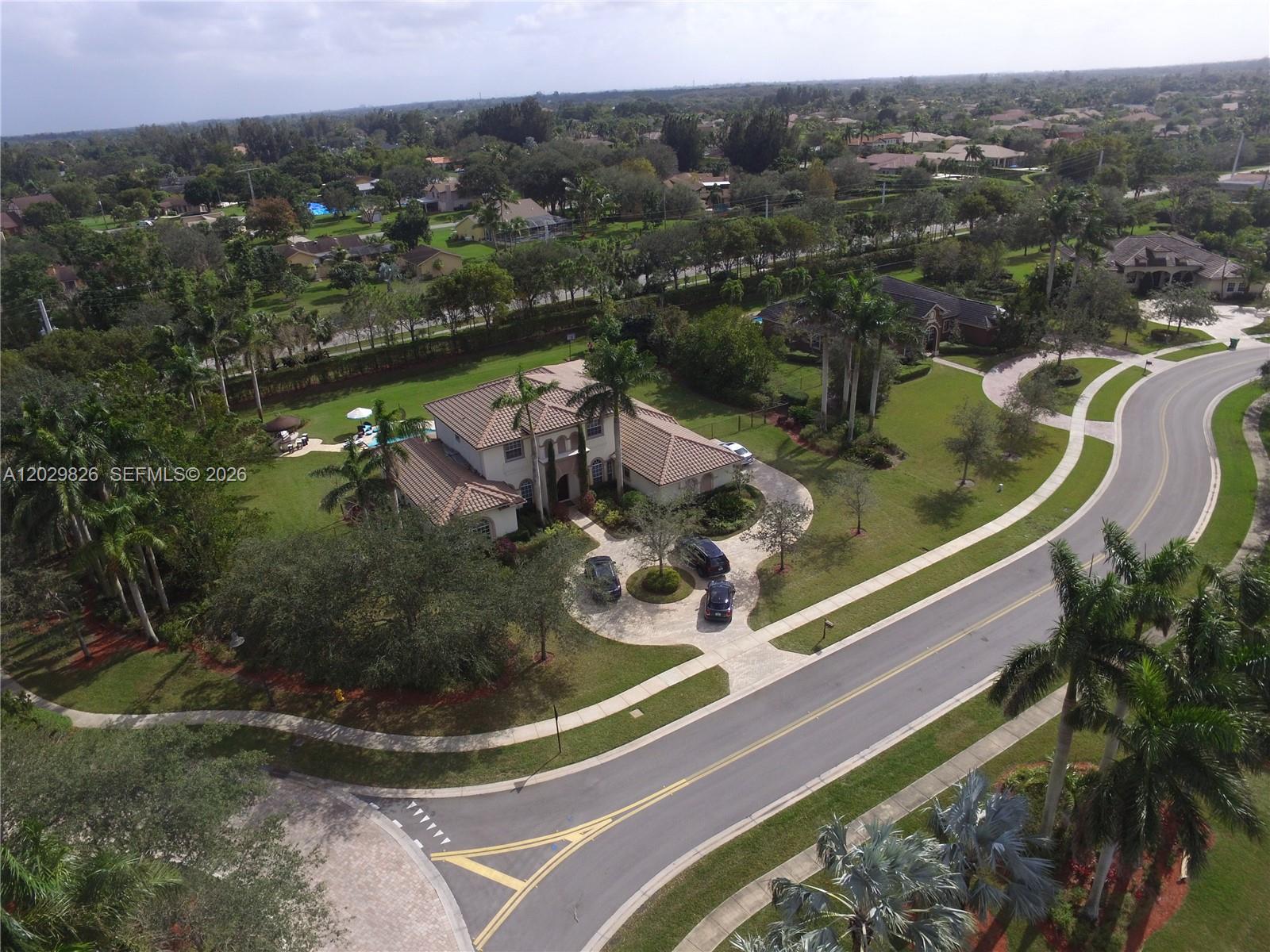 2750 E Jockey Cir E, Davie FL 33330