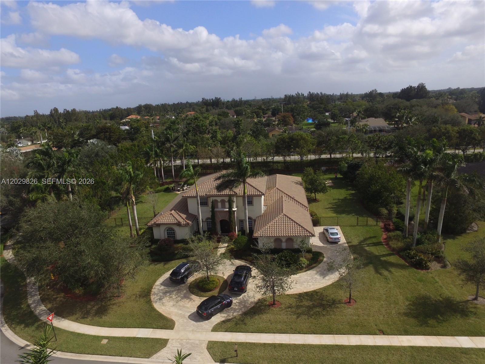 2750 E Jockey Cir E, Davie FL 33330
