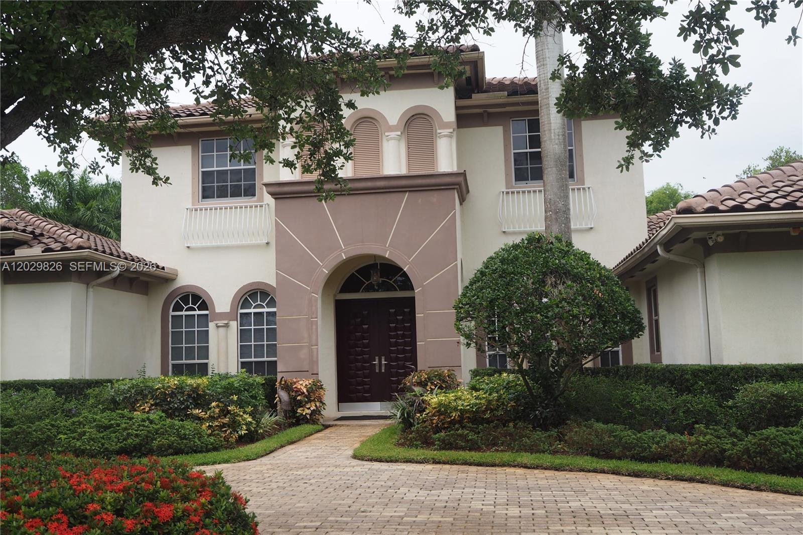2750 E Jockey Cir E, Davie FL 33330