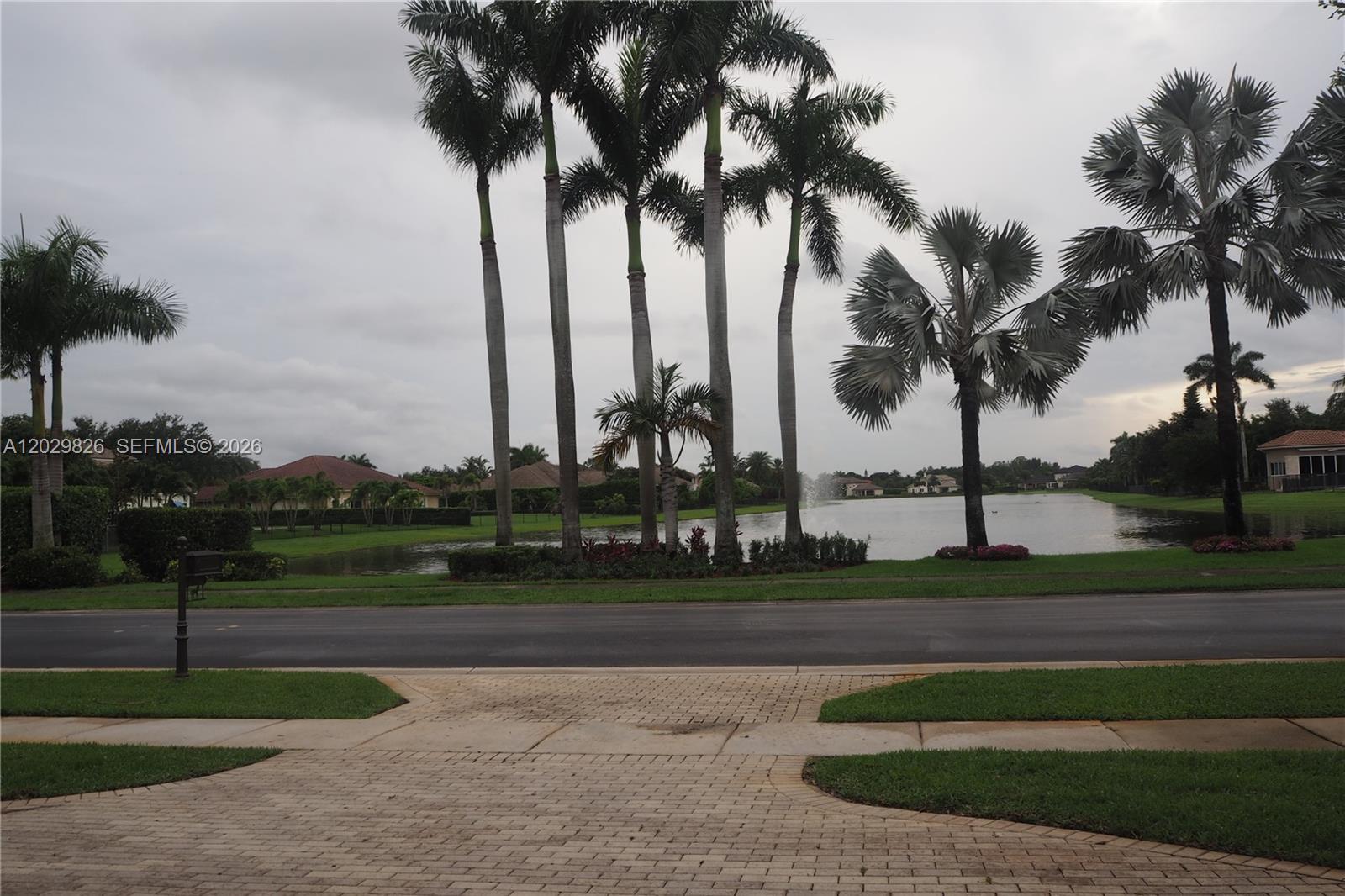 2750 E Jockey Cir E, Davie FL 33330