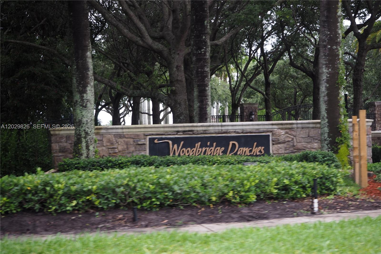 2750 E Jockey Cir E, Davie FL 33330