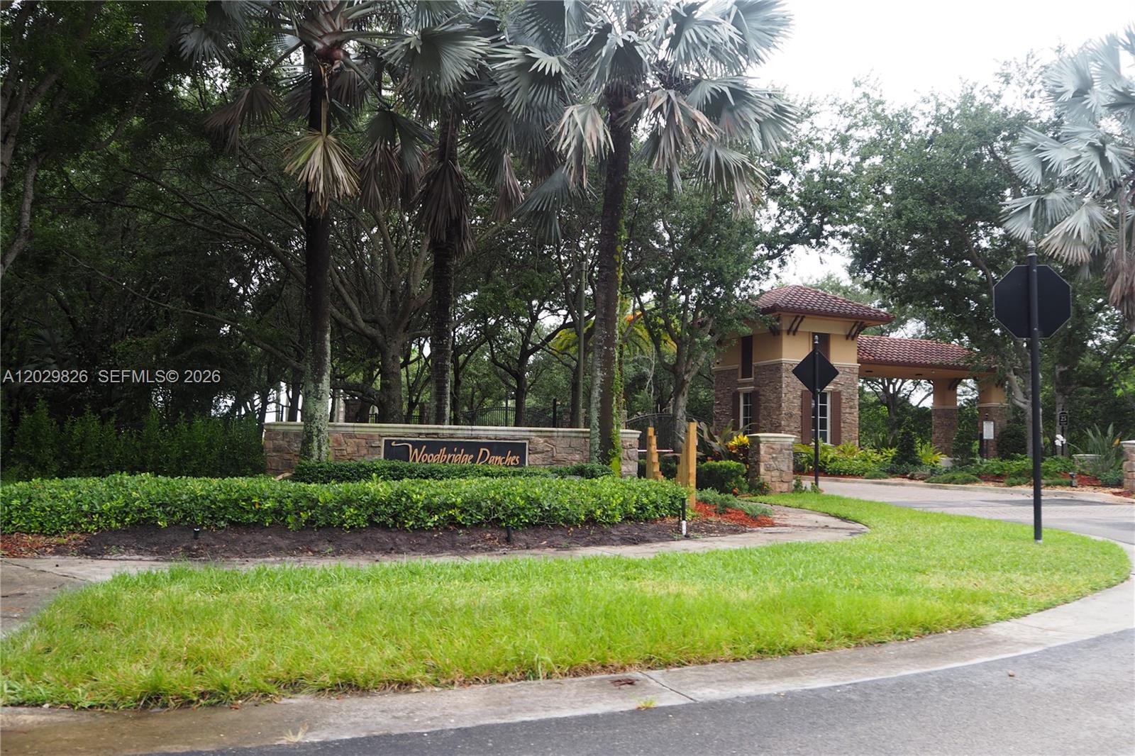 2750 E Jockey Cir E, Davie FL 33330