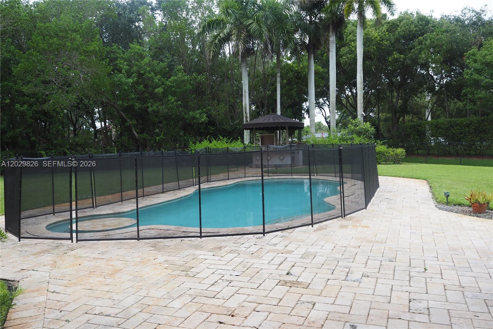2750 E Jockey Cir E, Davie FL 33330