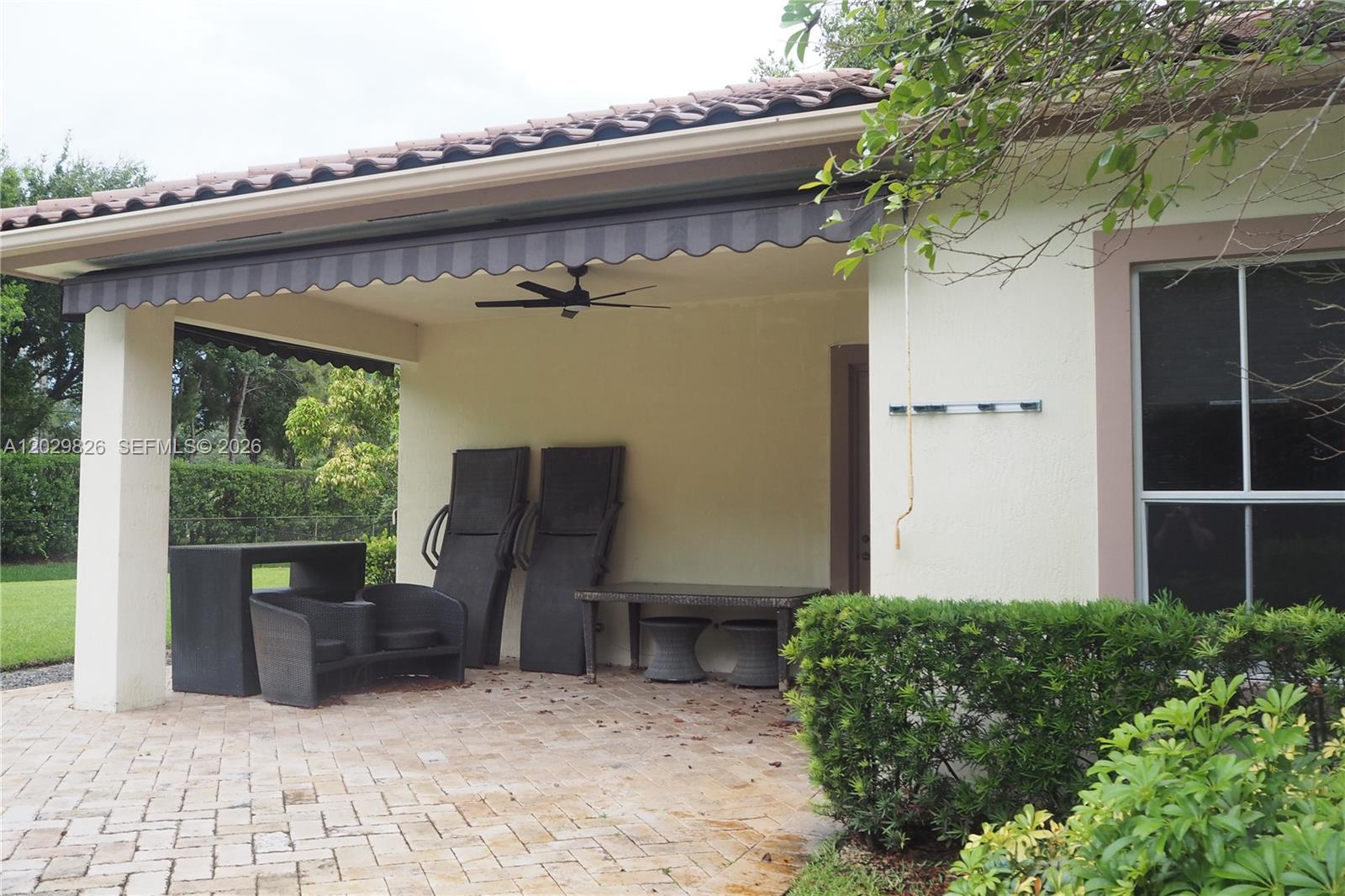2750 E Jockey Cir E, Davie FL 33330