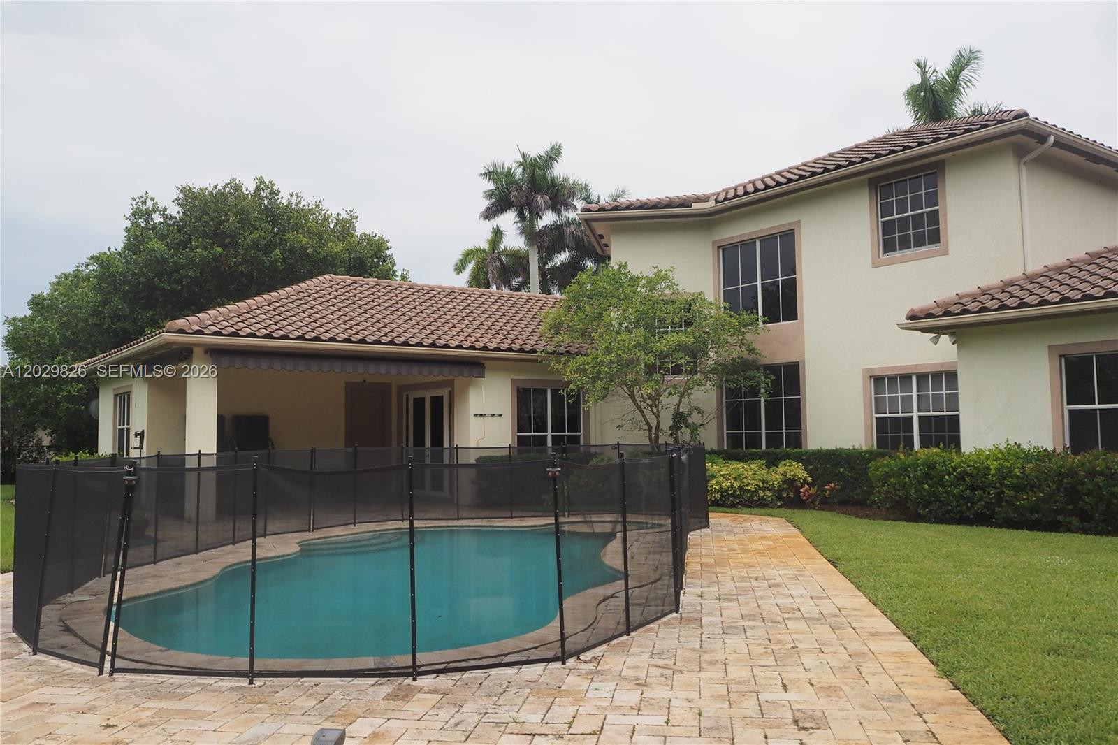 2750 E Jockey Cir E, Davie FL 33330