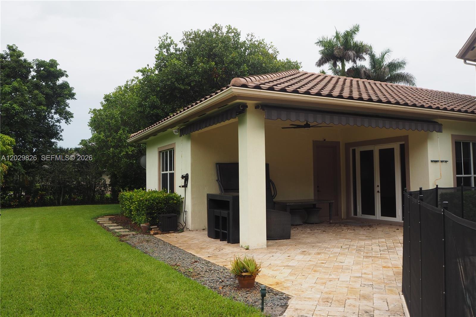 2750 E Jockey Cir E, Davie FL 33330