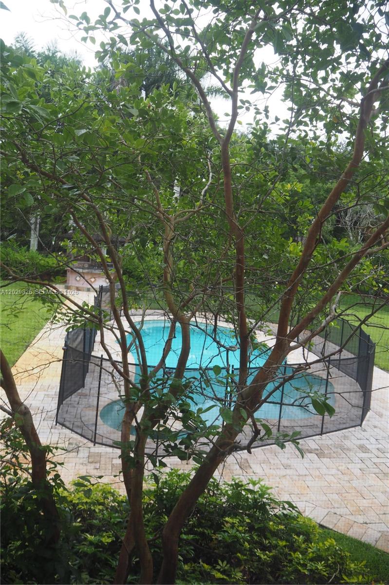 2750 E Jockey Cir E, Davie FL 33330