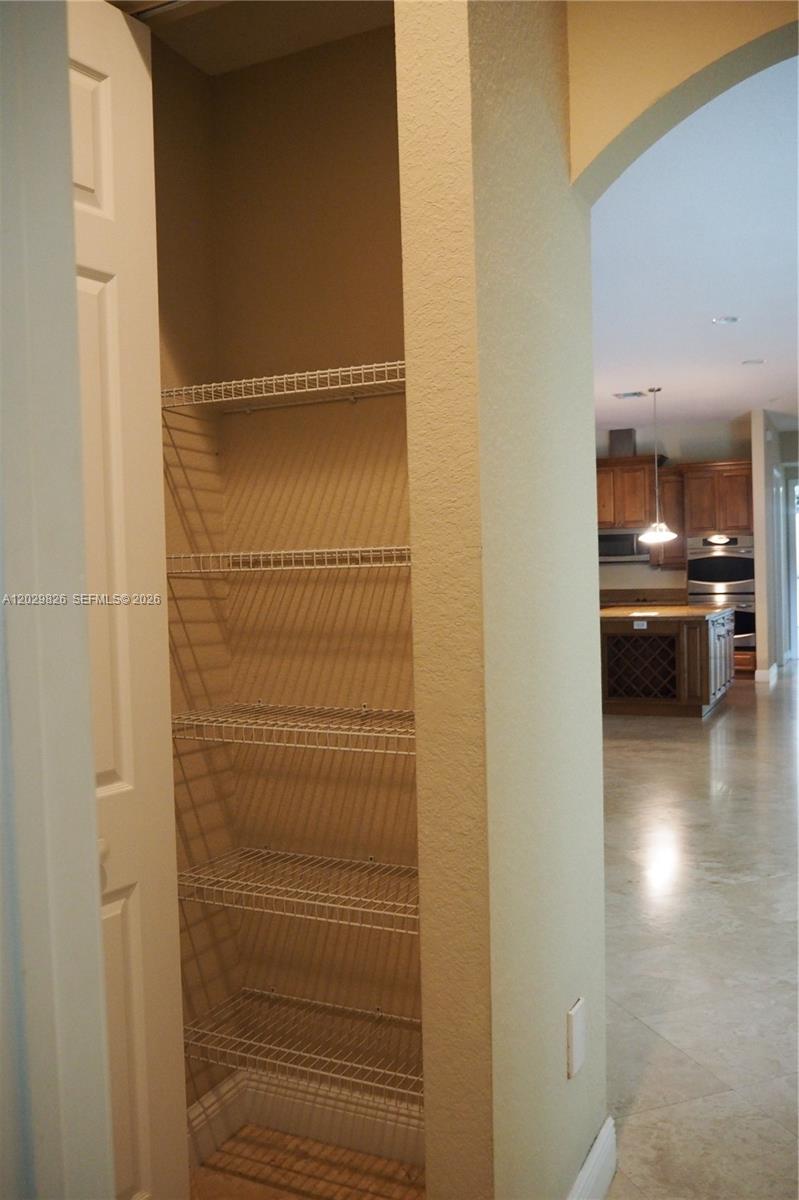 2750 E Jockey Cir E, Davie FL 33330