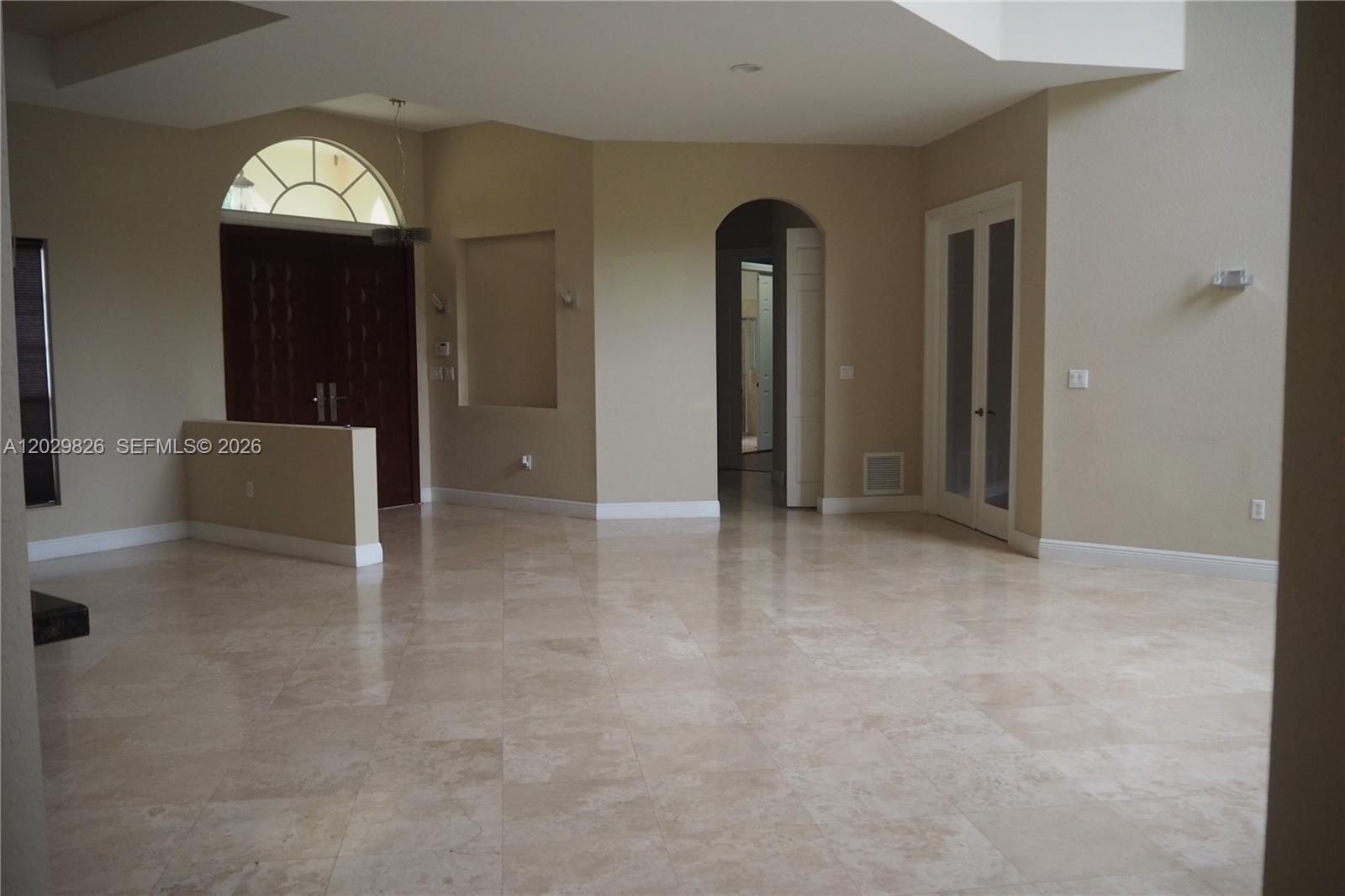 2750 E Jockey Cir E, Davie FL 33330