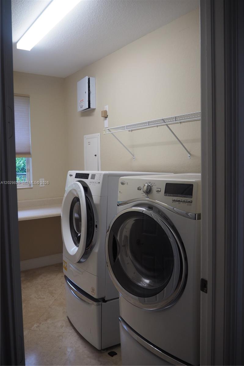 2750 E Jockey Cir E, Davie FL 33330