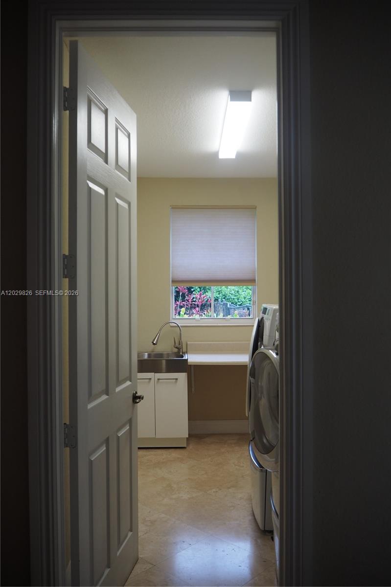 2750 E Jockey Cir E, Davie FL 33330