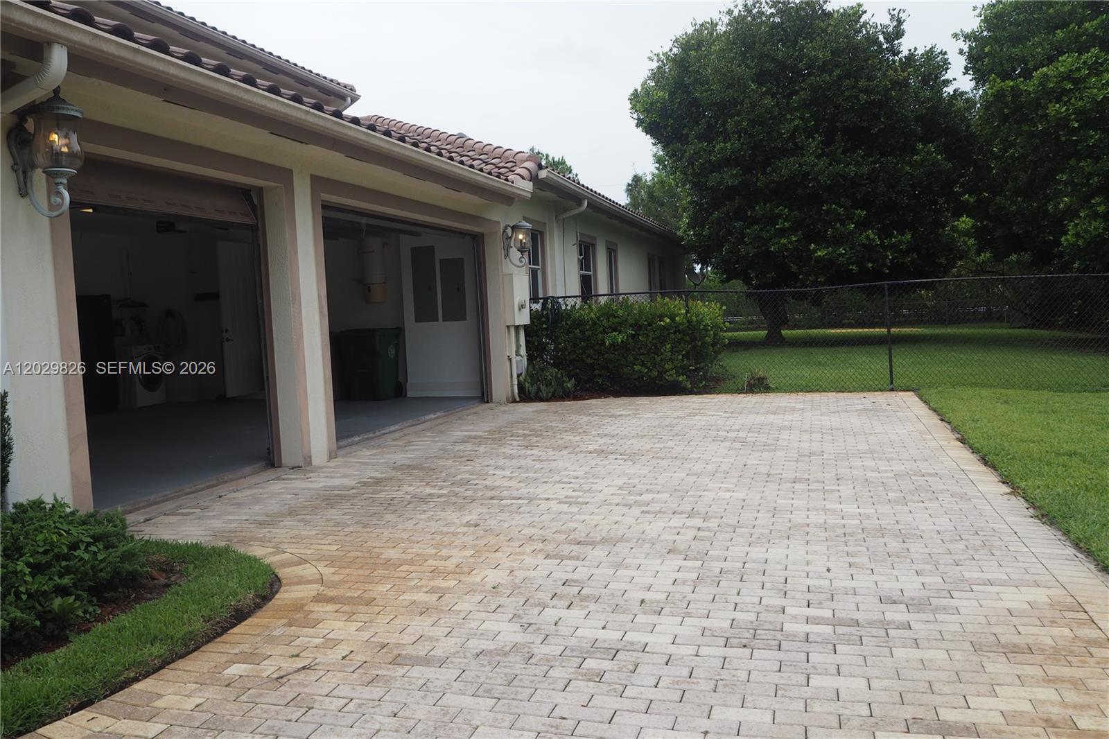 2750 E Jockey Cir E, Davie FL 33330