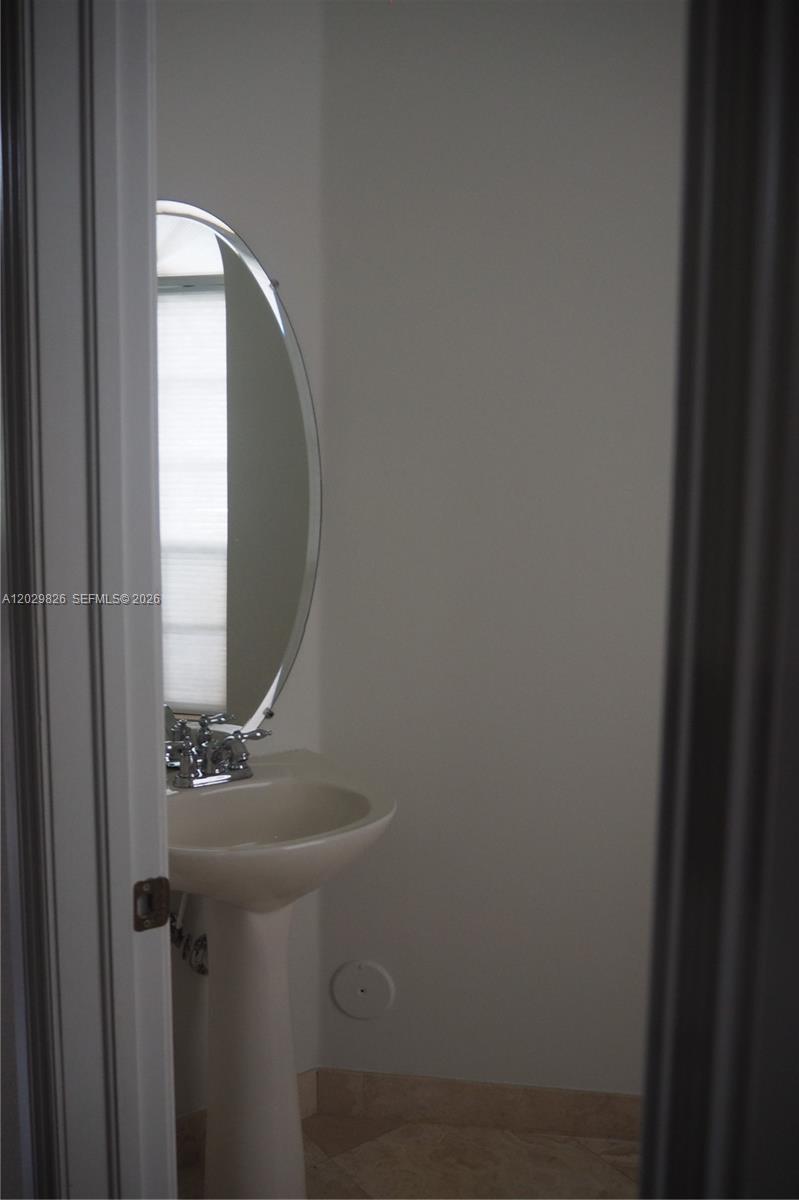 2750 E Jockey Cir E, Davie FL 33330